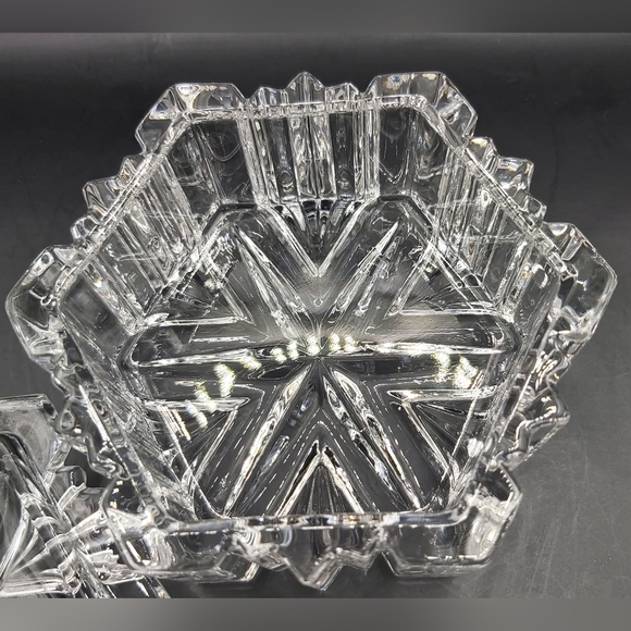 Crystal snowflake trinket box - Picture 3 of 7